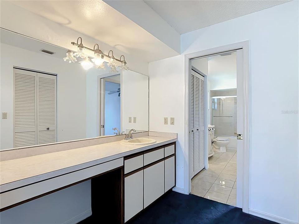 En Venta: $299,900 (4 camas, 2 baños, 2011 Pies cuadrados)