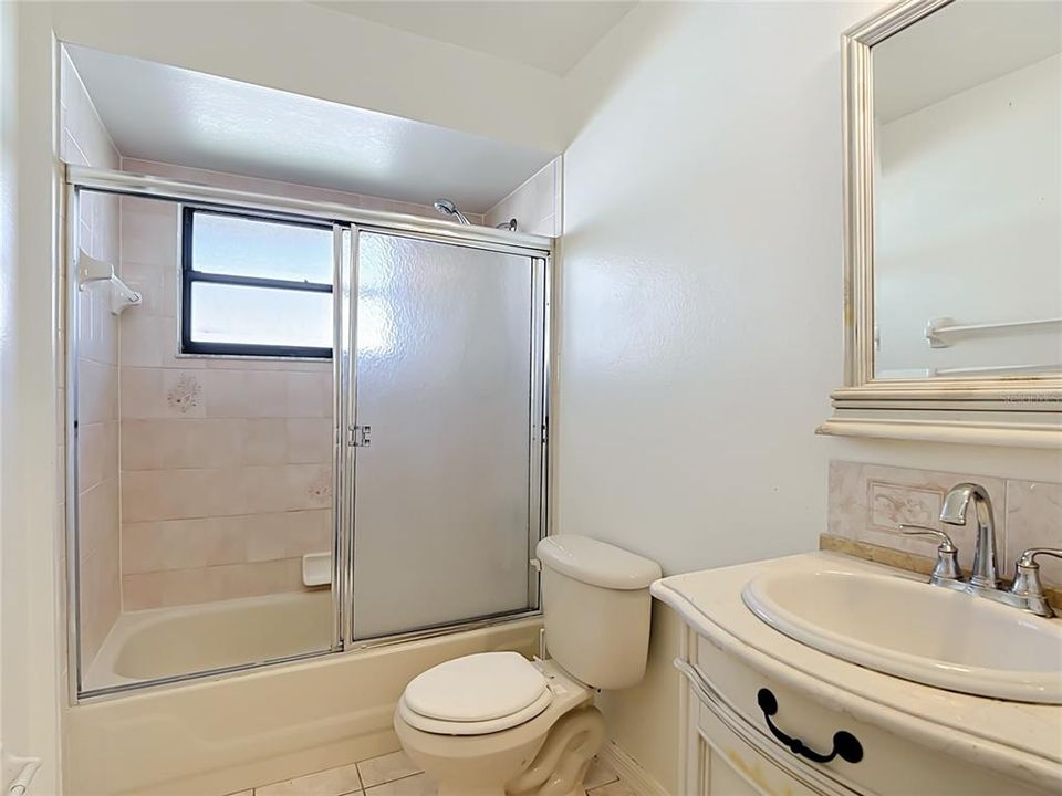 En Venta: $299,900 (4 camas, 2 baños, 2011 Pies cuadrados)