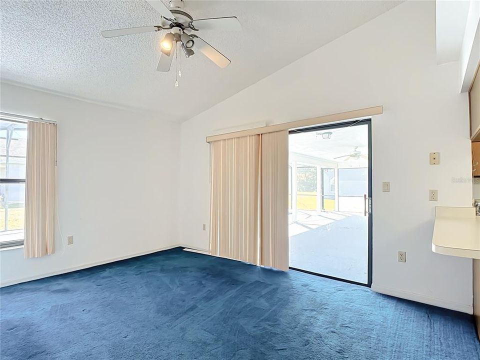 En Venta: $299,900 (4 camas, 2 baños, 2011 Pies cuadrados)