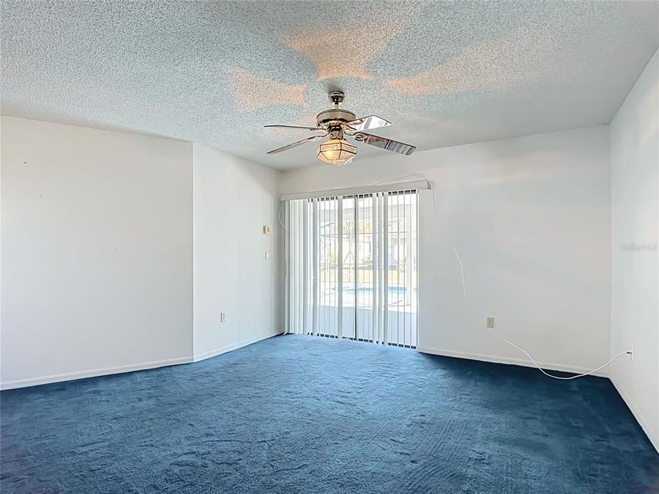 En Venta: $299,900 (4 camas, 2 baños, 2011 Pies cuadrados)