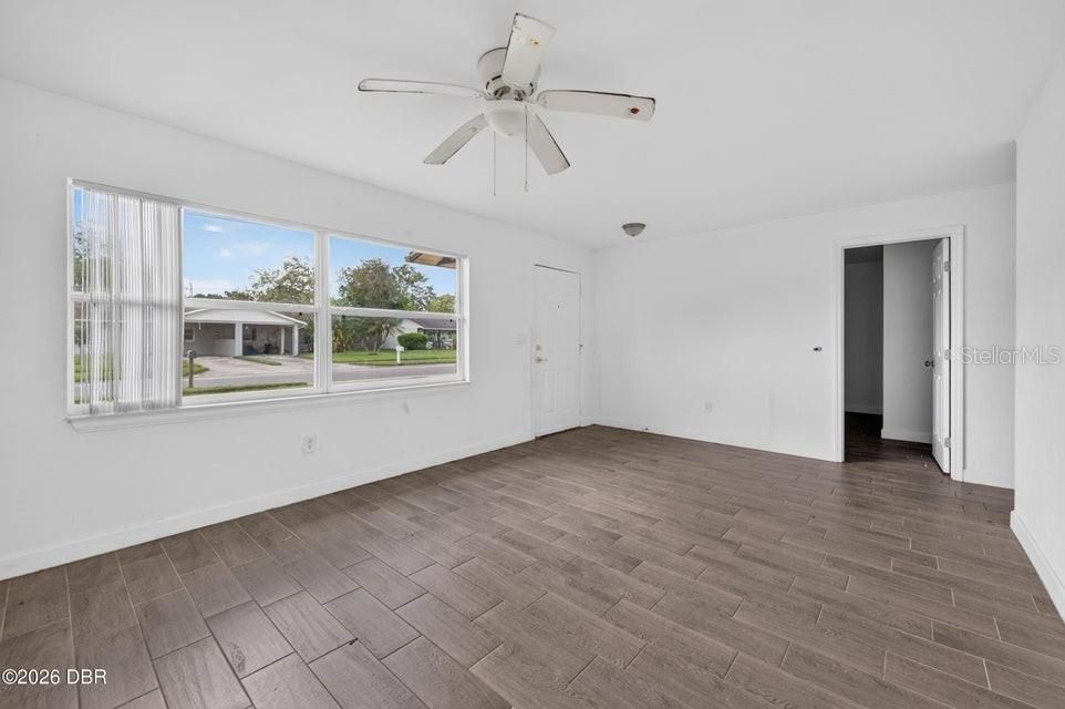 For Sale: $149,000 (2 beds, 1 baths, 920 Square Feet)