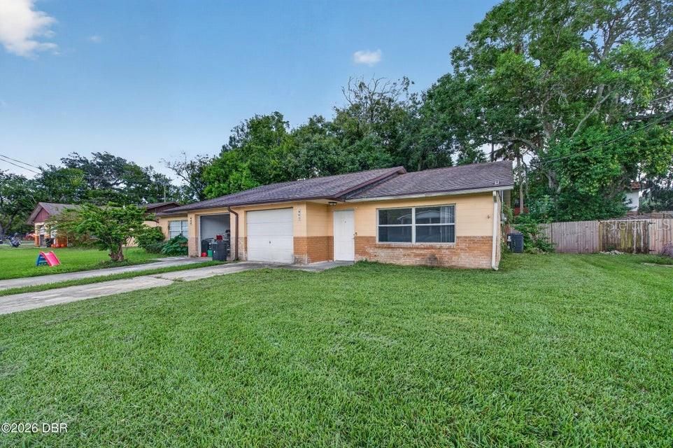 For Sale: $149,000 (2 beds, 1 baths, 920 Square Feet)