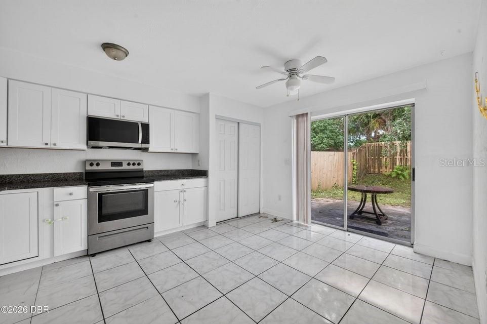 For Sale: $149,000 (2 beds, 1 baths, 920 Square Feet)
