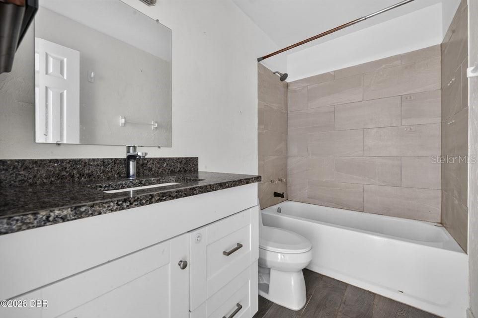 For Sale: $149,000 (2 beds, 1 baths, 920 Square Feet)