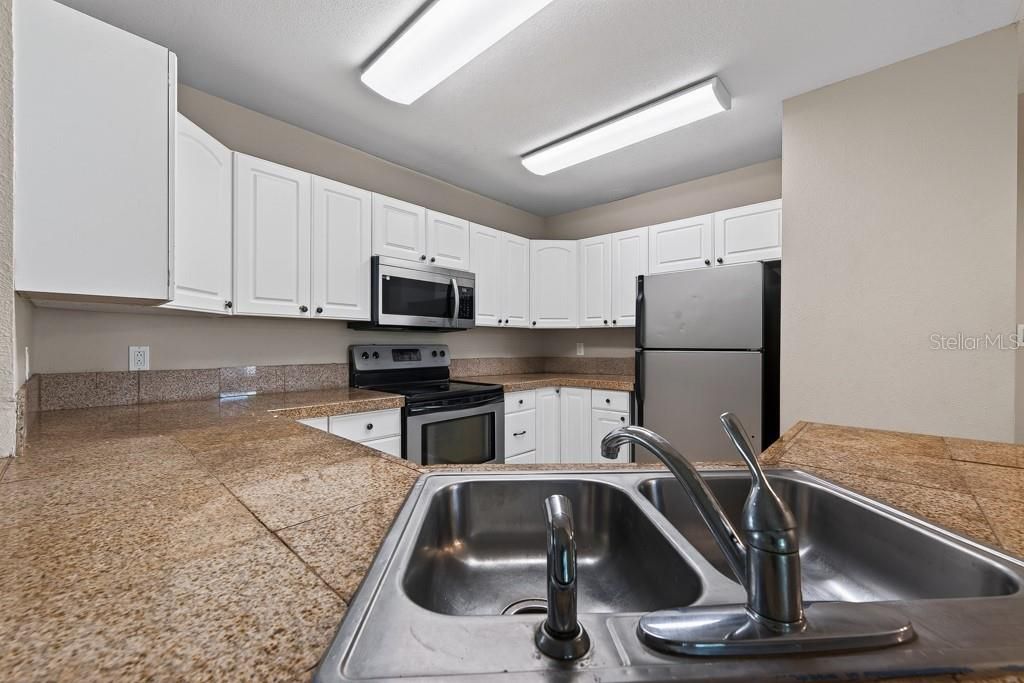 For Sale: $325,000 (3 beds, 2 baths, 1605 Square Feet)