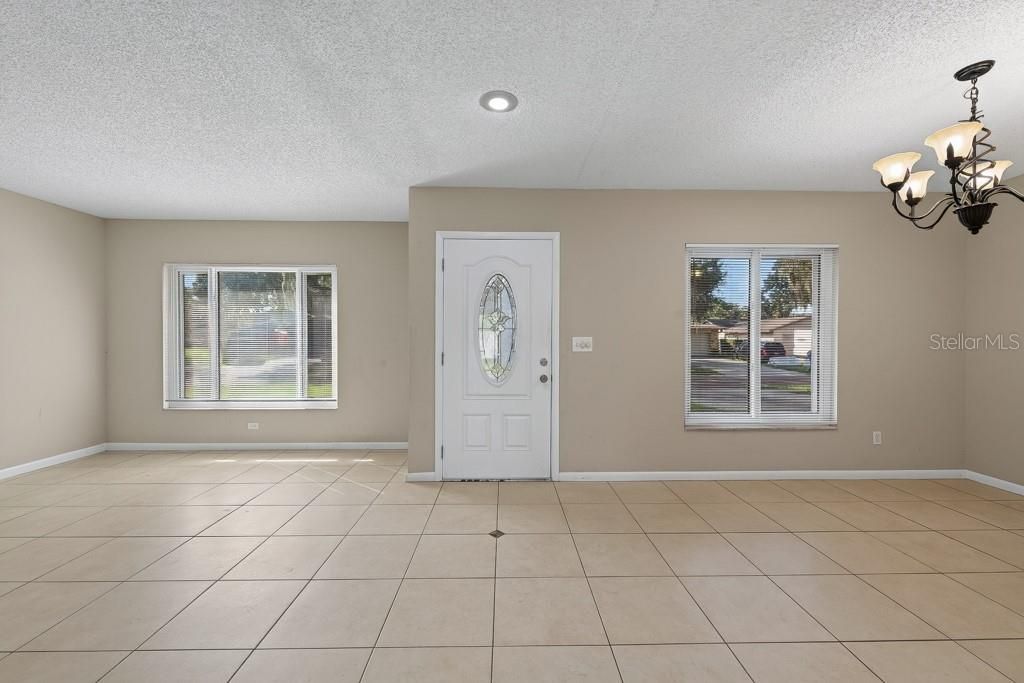 For Sale: $325,000 (3 beds, 2 baths, 1605 Square Feet)