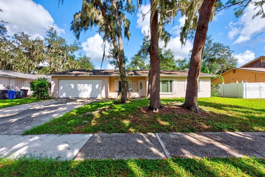 For Sale: $325,000 (3 beds, 2 baths, 1605 Square Feet)