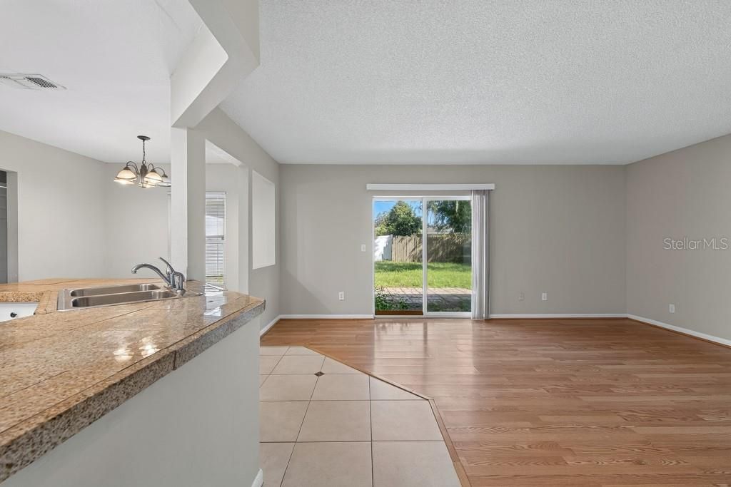 For Sale: $325,000 (3 beds, 2 baths, 1605 Square Feet)