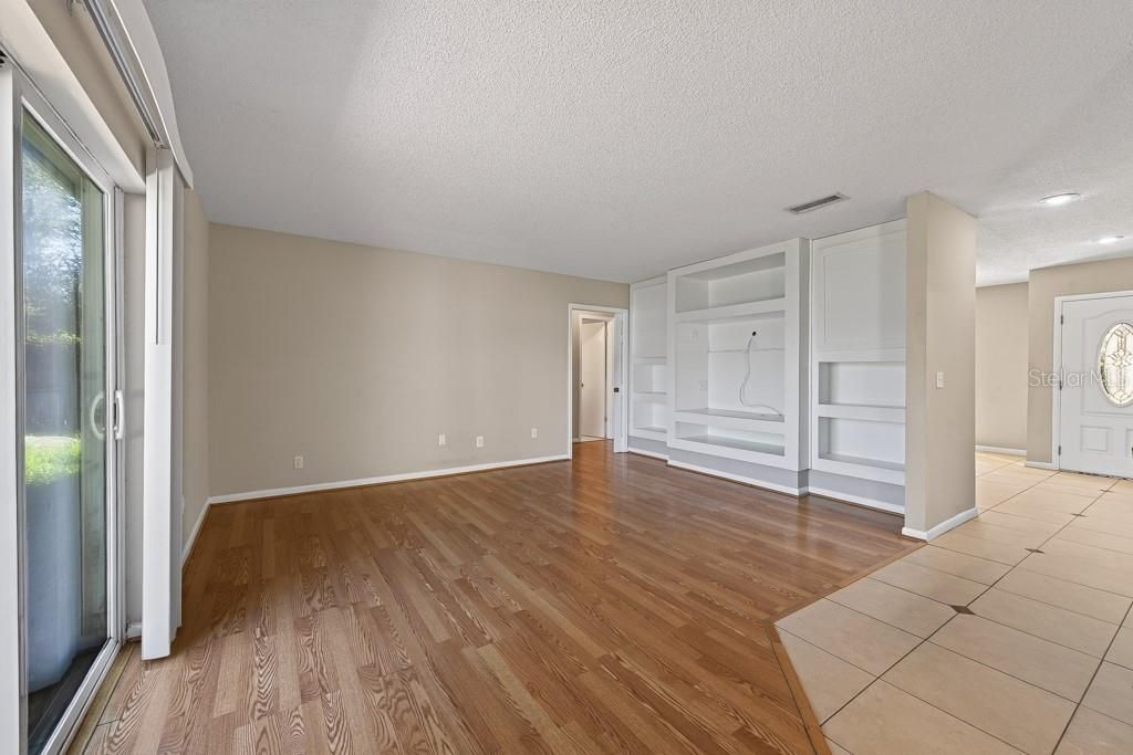 For Sale: $325,000 (3 beds, 2 baths, 1605 Square Feet)