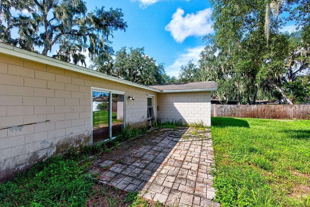 For Sale: $325,000 (3 beds, 2 baths, 1605 Square Feet)