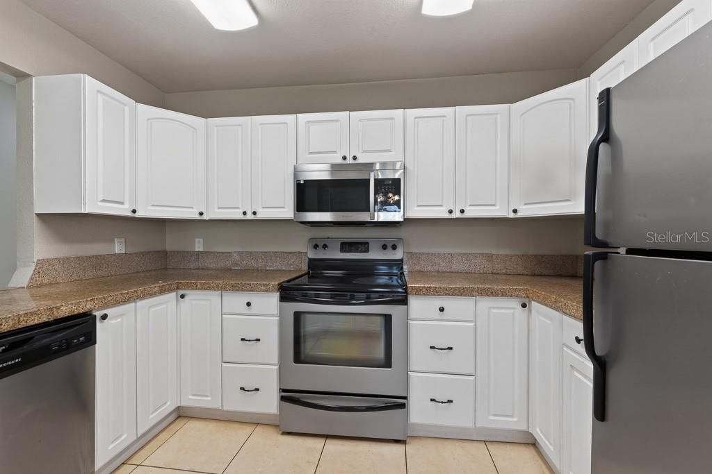 For Sale: $325,000 (3 beds, 2 baths, 1605 Square Feet)