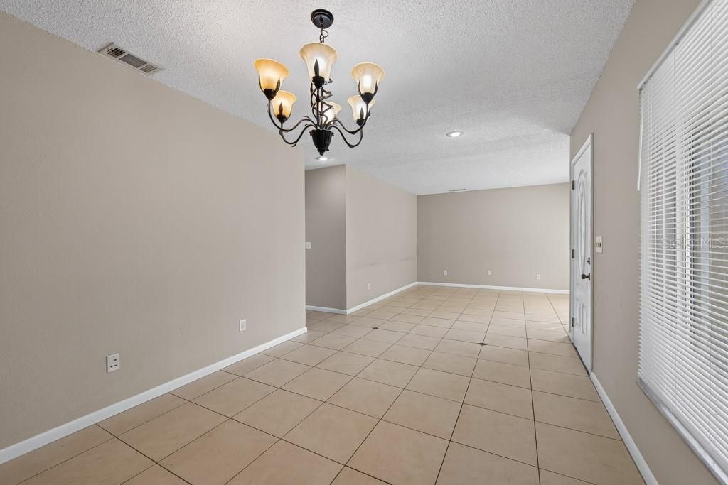 For Sale: $325,000 (3 beds, 2 baths, 1605 Square Feet)