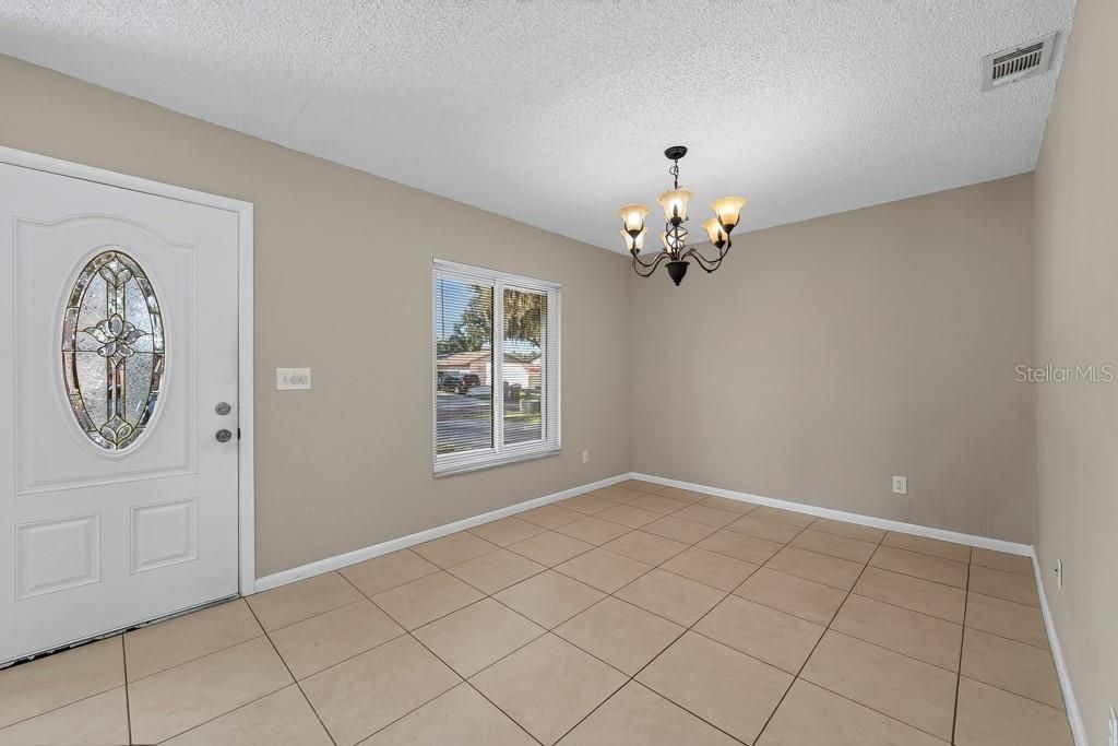 For Sale: $325,000 (3 beds, 2 baths, 1605 Square Feet)