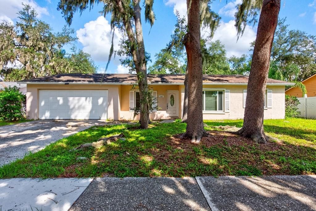 For Sale: $325,000 (3 beds, 2 baths, 1605 Square Feet)