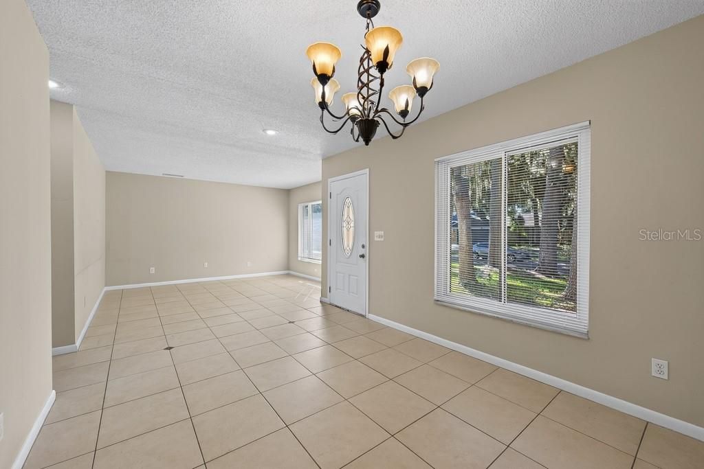 For Sale: $325,000 (3 beds, 2 baths, 1605 Square Feet)