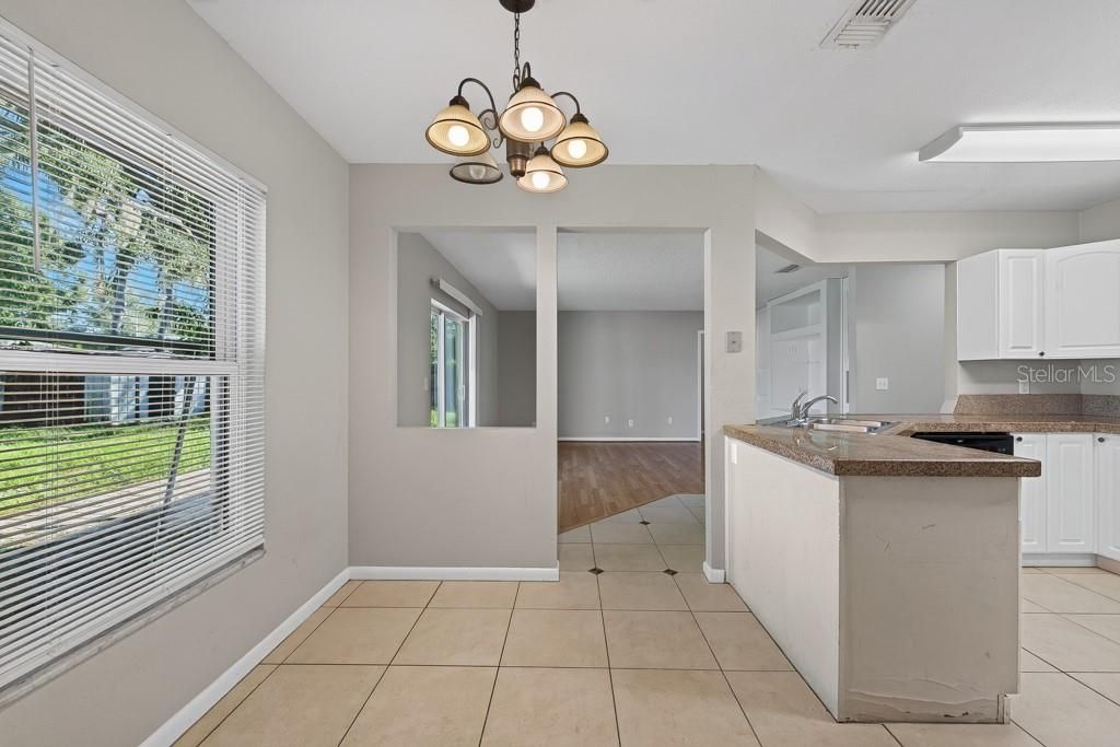 For Sale: $325,000 (3 beds, 2 baths, 1605 Square Feet)