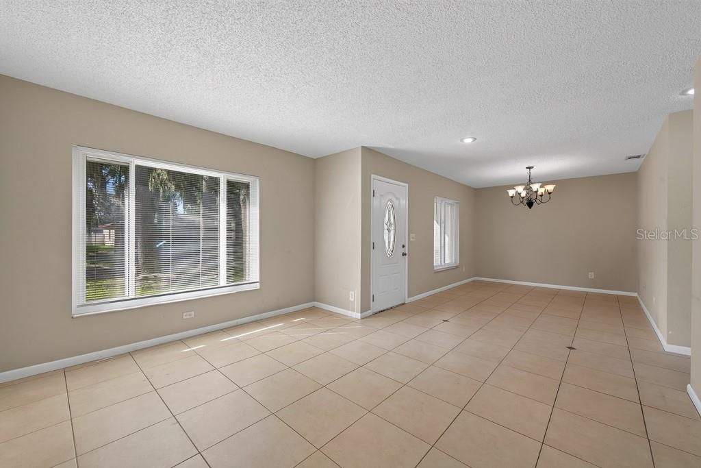 For Sale: $325,000 (3 beds, 2 baths, 1605 Square Feet)