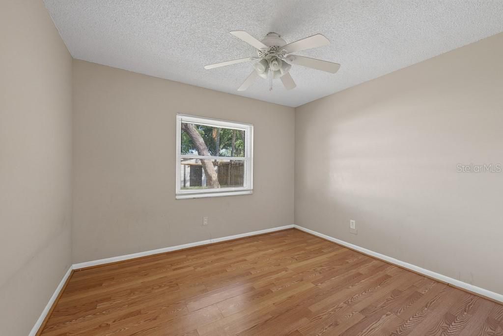 For Sale: $325,000 (3 beds, 2 baths, 1605 Square Feet)