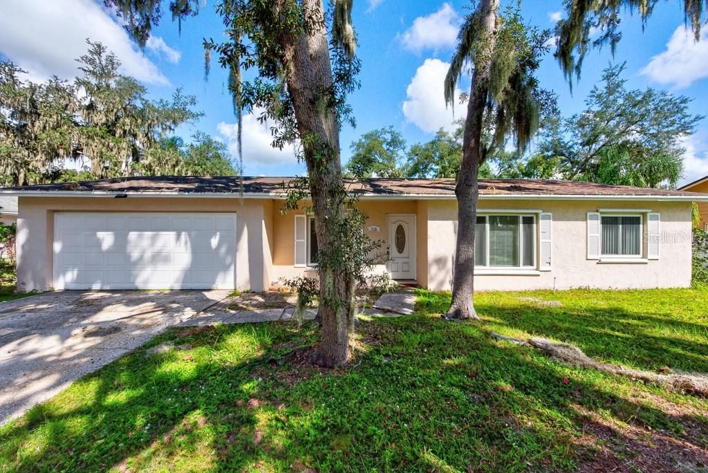For Sale: $325,000 (3 beds, 2 baths, 1605 Square Feet)