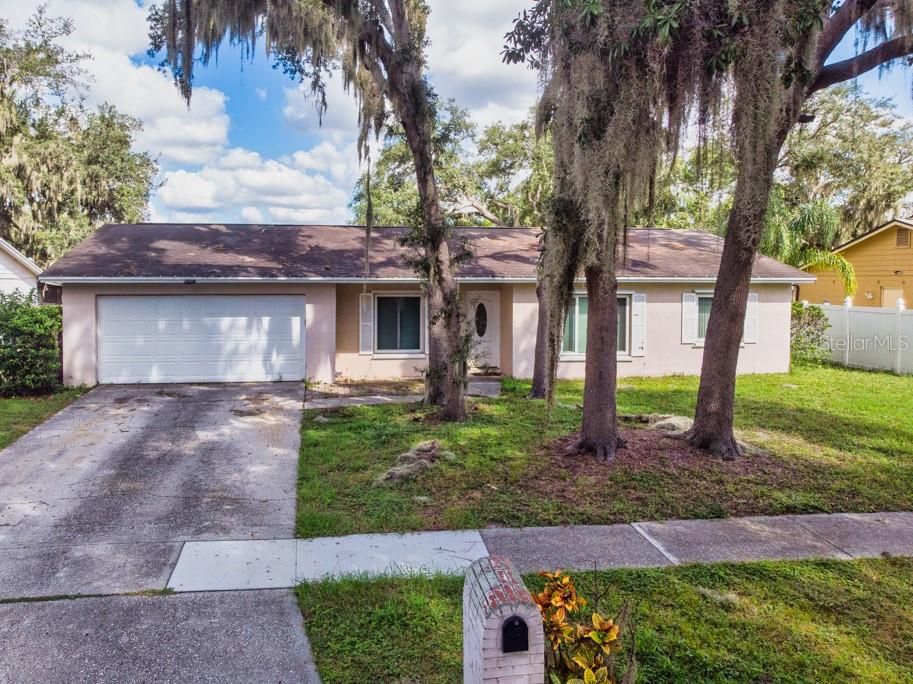 For Sale: $325,000 (3 beds, 2 baths, 1605 Square Feet)