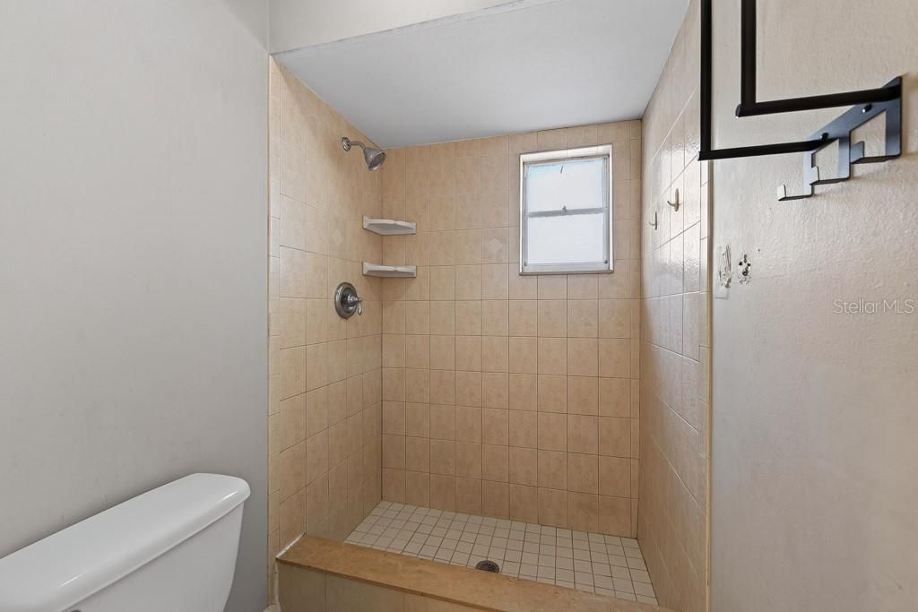 For Sale: $325,000 (3 beds, 2 baths, 1605 Square Feet)