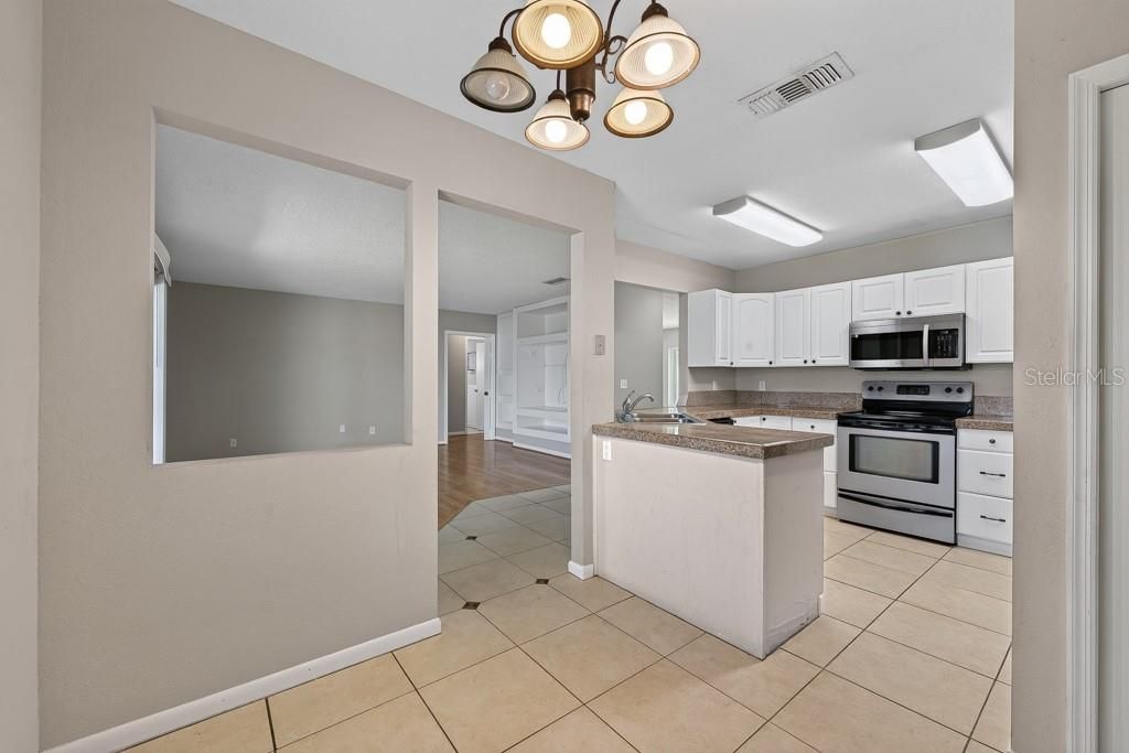 For Sale: $325,000 (3 beds, 2 baths, 1605 Square Feet)