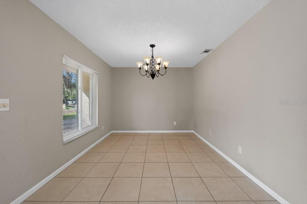 For Sale: $325,000 (3 beds, 2 baths, 1605 Square Feet)