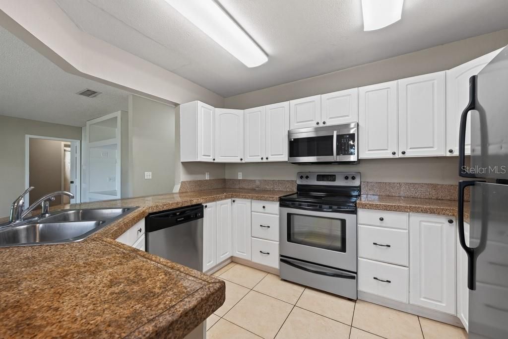 For Sale: $325,000 (3 beds, 2 baths, 1605 Square Feet)