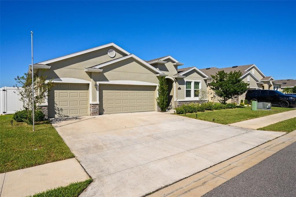 For Sale: $414,900 (4 beds, 3 baths, 2344 Square Feet)