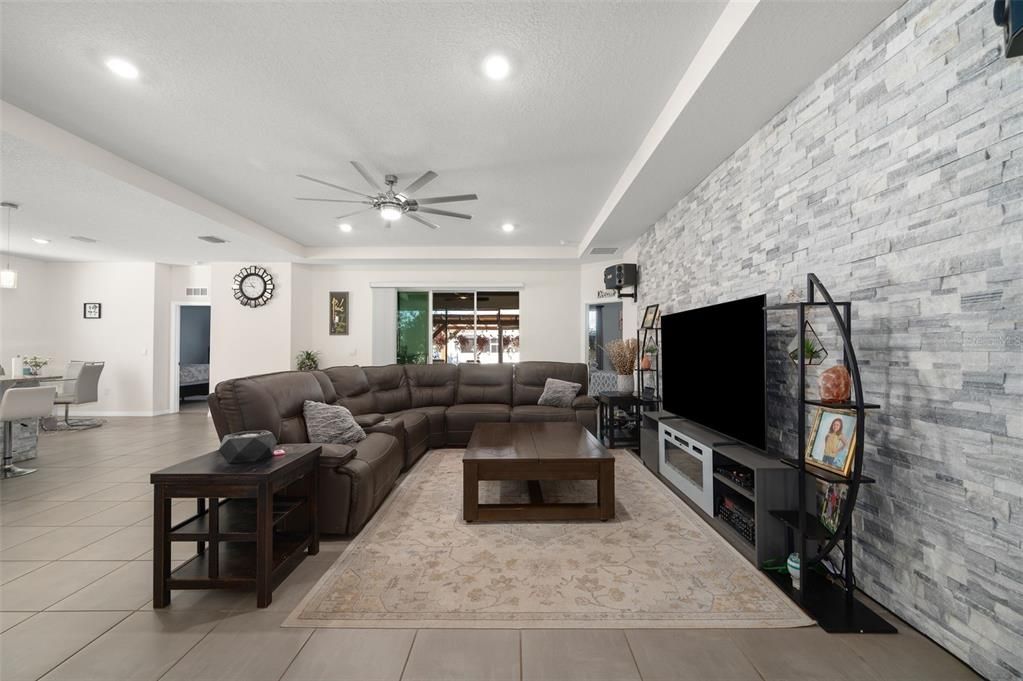 For Sale: $414,900 (4 beds, 3 baths, 2344 Square Feet)