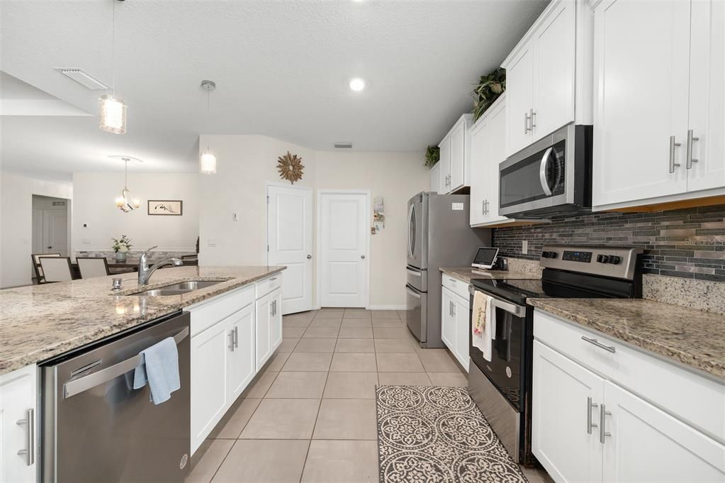 For Sale: $414,900 (4 beds, 3 baths, 2344 Square Feet)