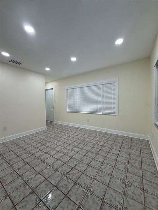 For Rent: $2,600 (3 beds, 2 baths, 1080 Square Feet)