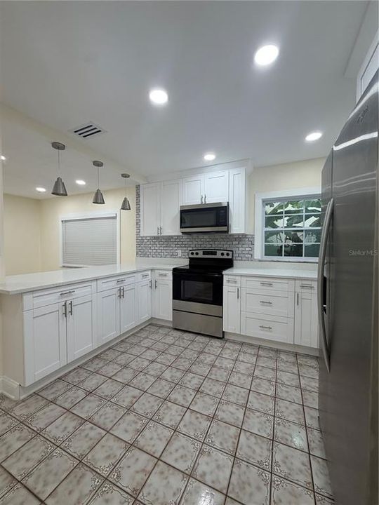 For Rent: $2,600 (3 beds, 2 baths, 1080 Square Feet)