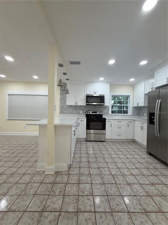 For Rent: $2,600 (3 beds, 2 baths, 1080 Square Feet)