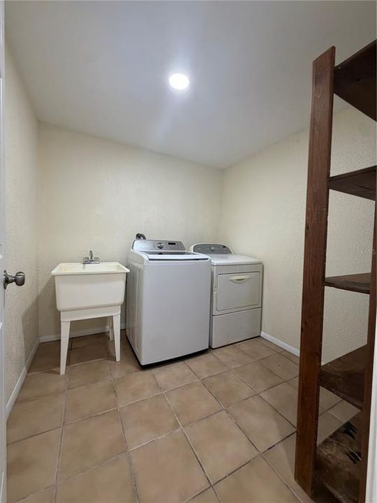 For Rent: $2,600 (3 beds, 2 baths, 1080 Square Feet)
