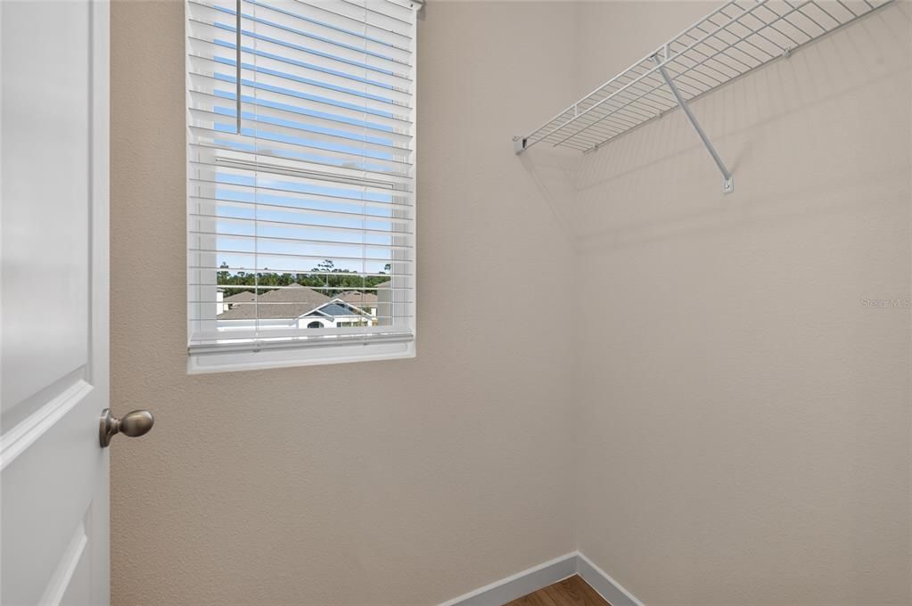 En Venta: $449,900 (5 camas, 3 baños, 2601 Pies cuadrados)