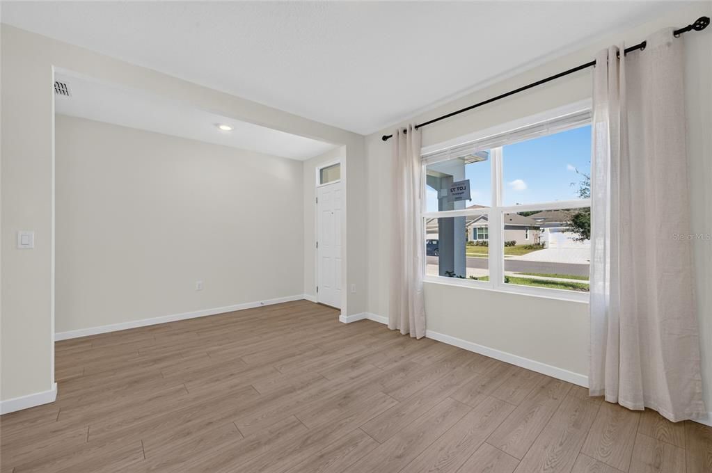 En Venta: $449,900 (5 camas, 3 baños, 2601 Pies cuadrados)