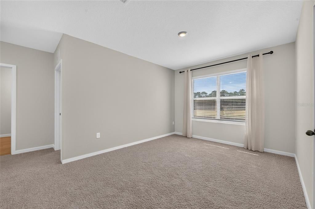 En Venta: $449,900 (5 camas, 3 baños, 2601 Pies cuadrados)