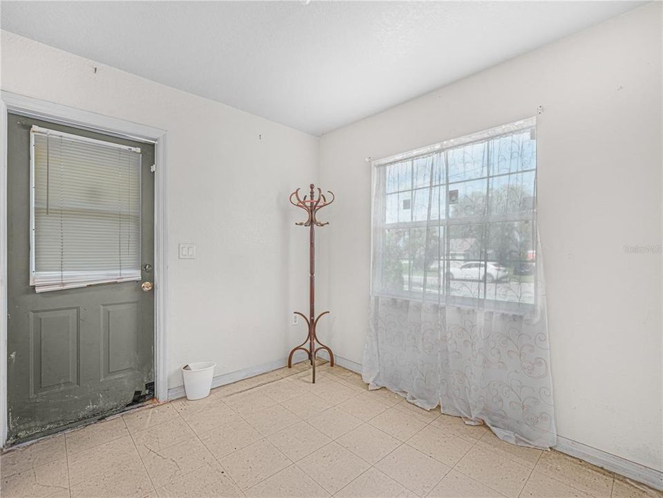 На продажу: $159,900 (3 спален, 2 ванн, 1115 Квадратных фут)