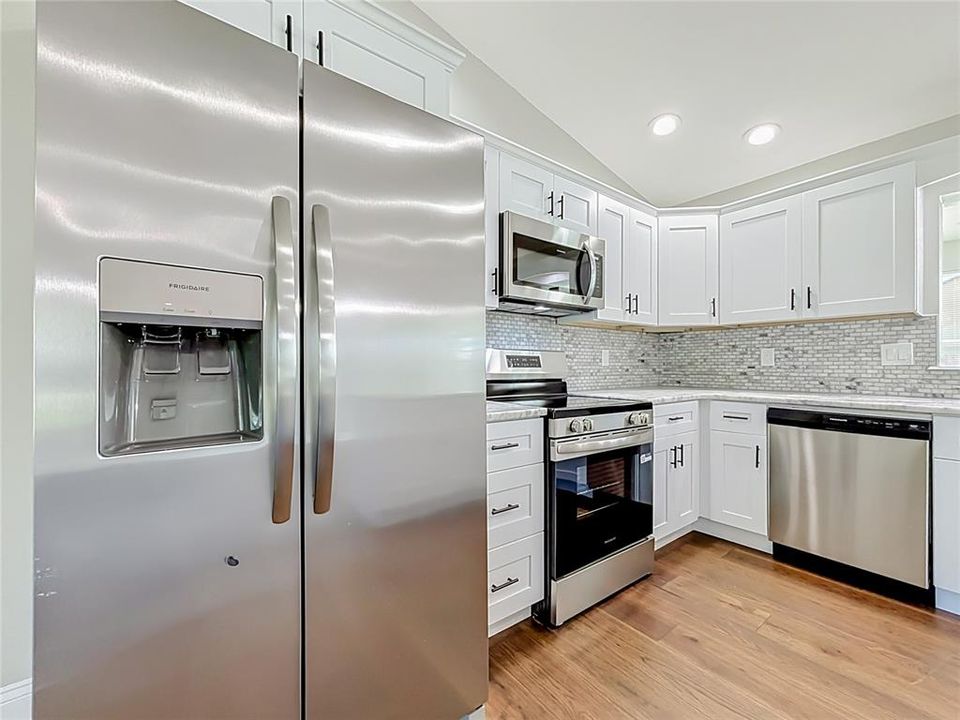 For Sale: $405,999 (3 beds, 2 baths, 1647 Square Feet)