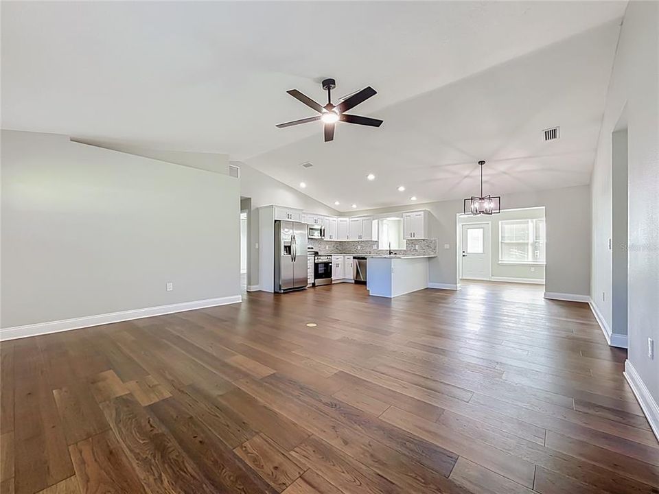 For Sale: $405,999 (3 beds, 2 baths, 1647 Square Feet)