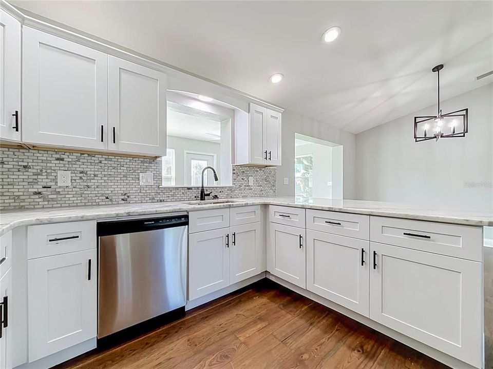 For Sale: $405,999 (3 beds, 2 baths, 1647 Square Feet)