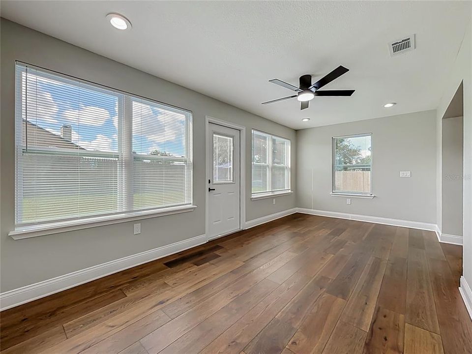 For Sale: $405,999 (3 beds, 2 baths, 1647 Square Feet)