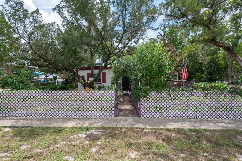 На продажу: $149,999 (2 спален, 1 ванн, 880 Квадратных фут)