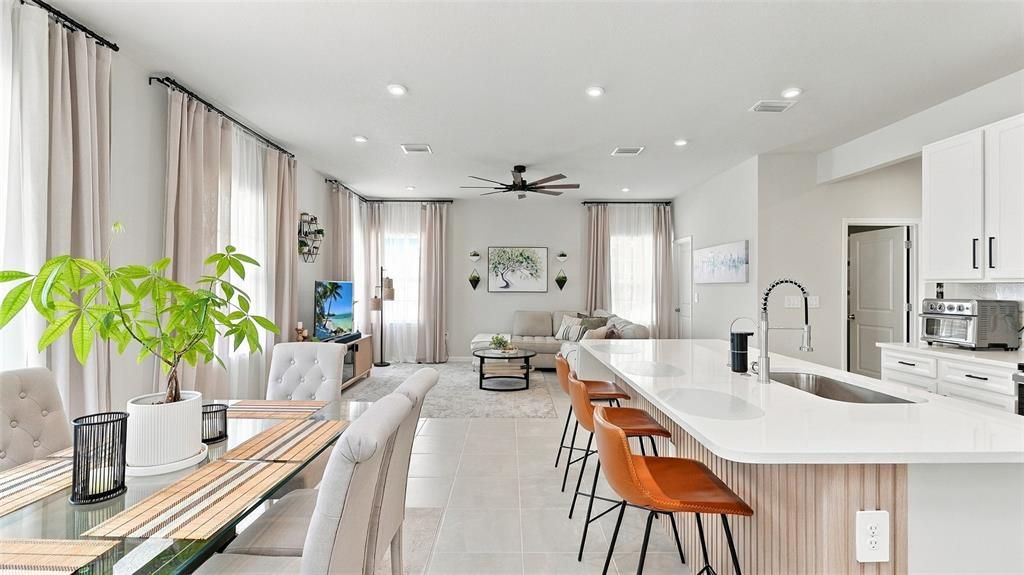 En Venta: $469,000 (4 camas, 2 baños, 2345 Pies cuadrados)