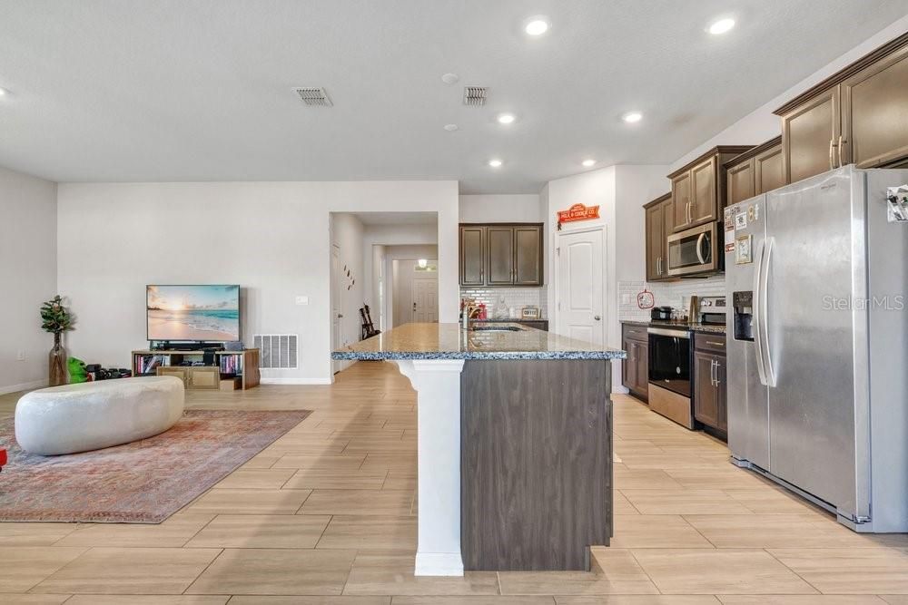 For Sale: $450,000 (4 beds, 3 baths, 2124 Square Feet)