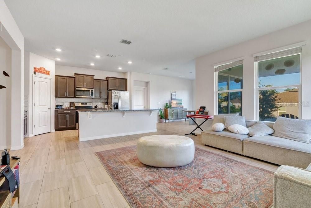 For Sale: $450,000 (4 beds, 3 baths, 2124 Square Feet)