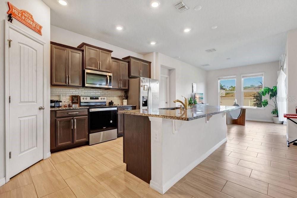 For Sale: $450,000 (4 beds, 3 baths, 2124 Square Feet)