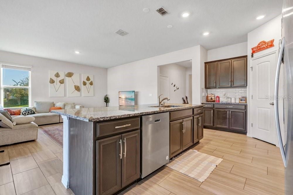 For Sale: $450,000 (4 beds, 3 baths, 2124 Square Feet)