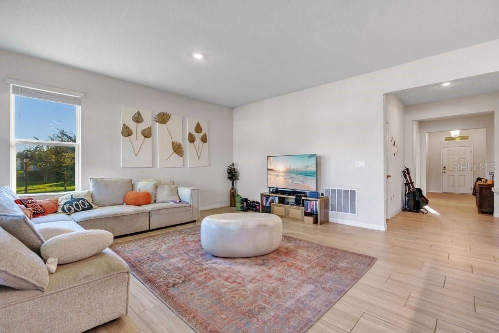 For Sale: $450,000 (4 beds, 3 baths, 2124 Square Feet)